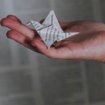 Демонстрация техник складывания бумаги в практическом оригами